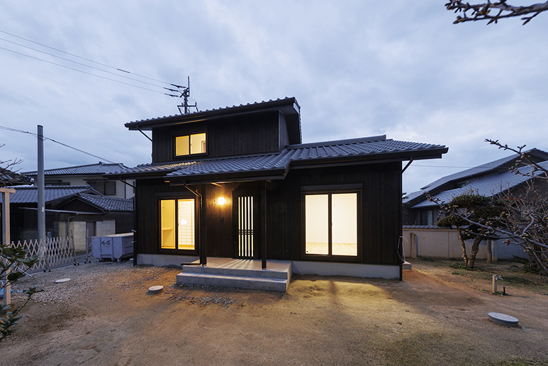 母屋とバランスのとれた和風の離れ5