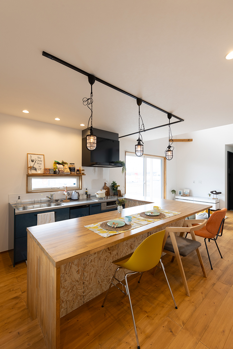 憧れの薪ストーブとコの字型キッチンを取り入れた完璧おかえり動線でストレスフリーなカリフォルニアハウス3