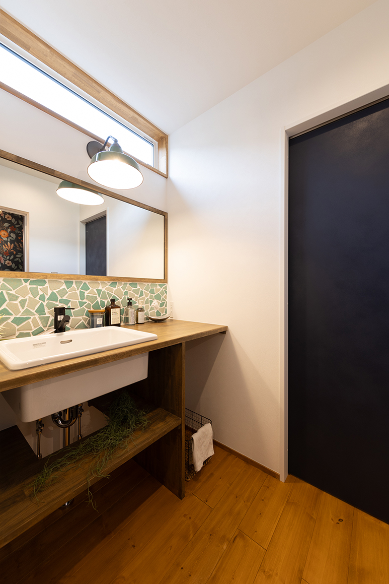 憧れの薪ストーブとコの字型キッチンを取り入れた完璧おかえり動線でストレスフリーなカリフォルニアハウス4