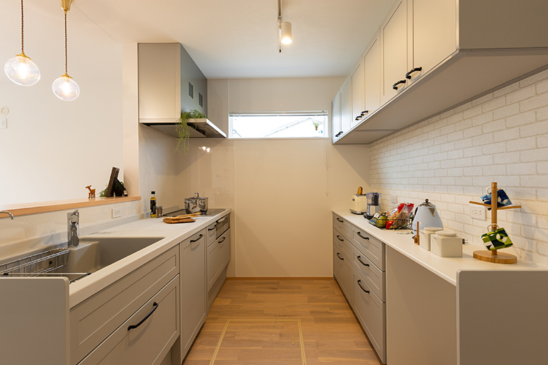 グレーが映える３４坪の北欧ハウス4