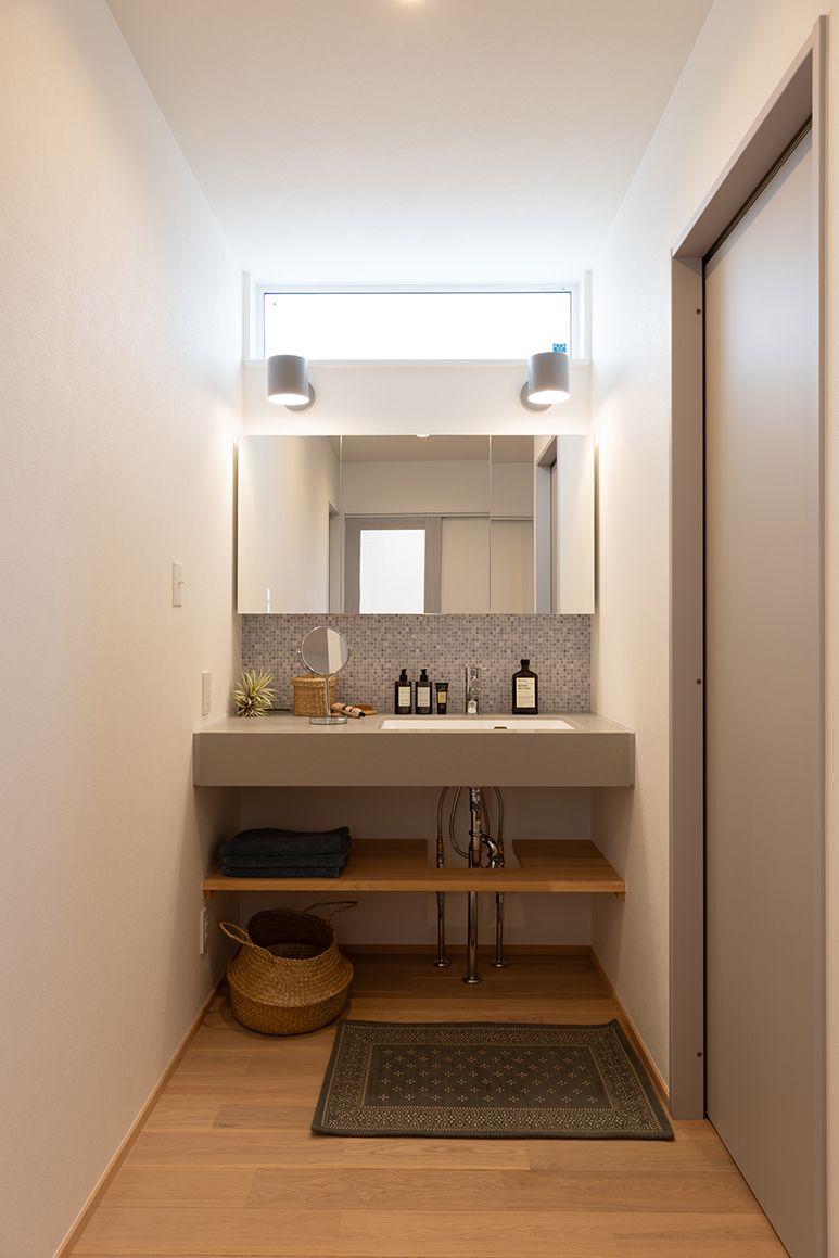 グレーが映える３４坪の北欧ハウス5